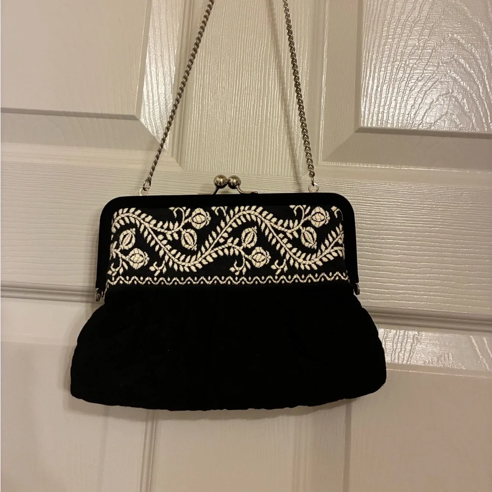 Vera Bradley Black and Cream Embroidered Clutch‎